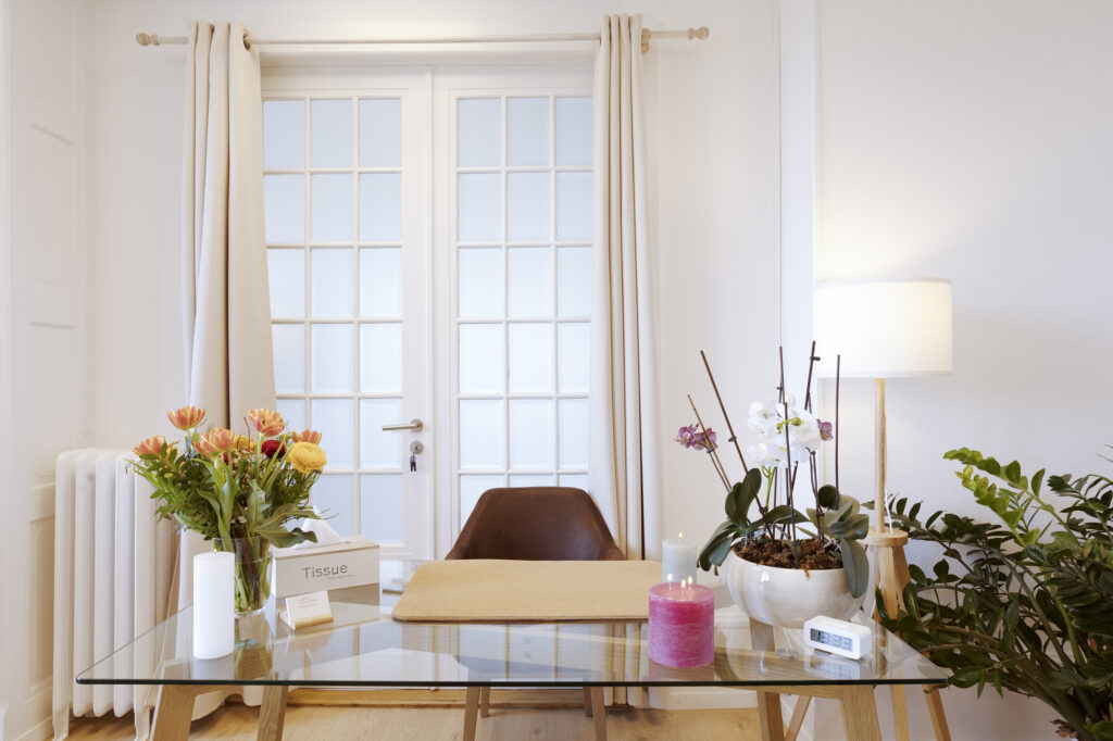 Photographie d'architecture intérieur d'un bureau dans un centre thérapeutique à Lausanne